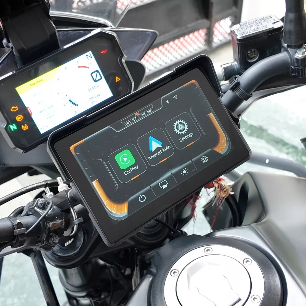 Aoocci C7 installato su manubrio moto: esempio di utilizzo reale con Wireless Android Auto